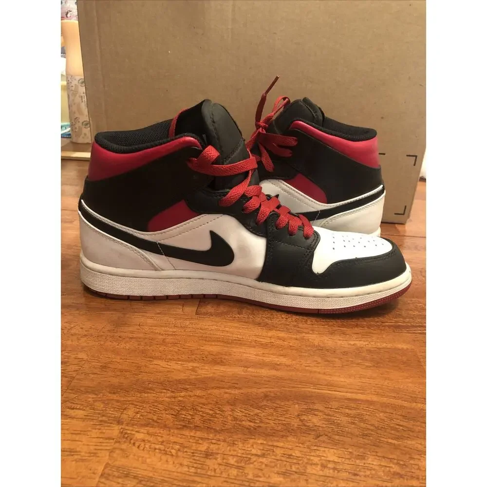 Nike Air Jordan 1 Mid Gym Shoe Mens Size 8 Red/Black/White Basketball Athletic